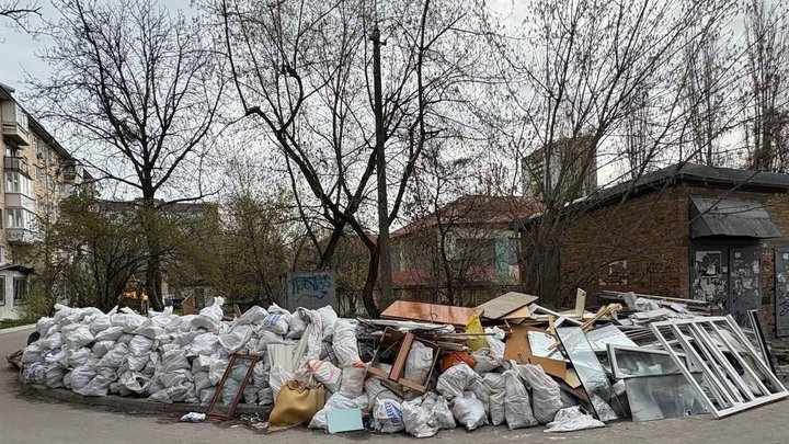 Весняна толока у Києві: за місяць прибрали близько 400 стихійних сміттєзвалищ