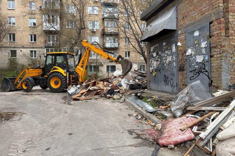 Весняна толока у Києві: за місяць прибрали близько 400 стихійних сміттєзвалищ