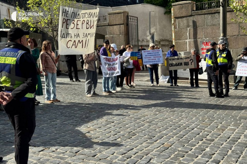 У Києві мітингували за чіткі терміни служби та на підтримку військовополонених