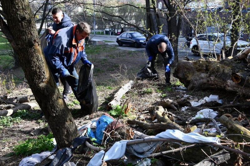 Весняна толока у Києві: за місяць прибрали близько 400 стихійних сміттєзвалищ