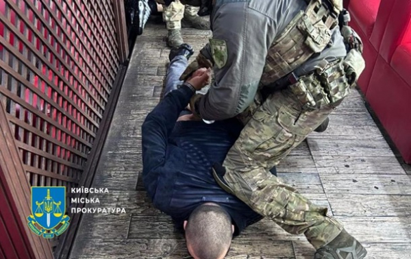 В Киеве во время ограбления ранили иностранца - подозреваемых задержали