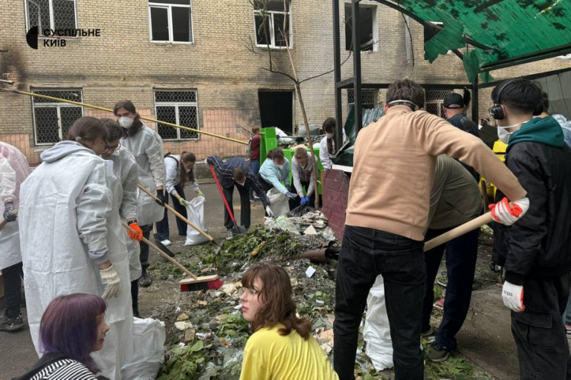 Атака Києва: уламки російського безпілотника пошкодили гуртожиток