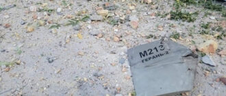 Осколки сбитого БПЛА повредили крышу здания в Голосеевском районе Киева
