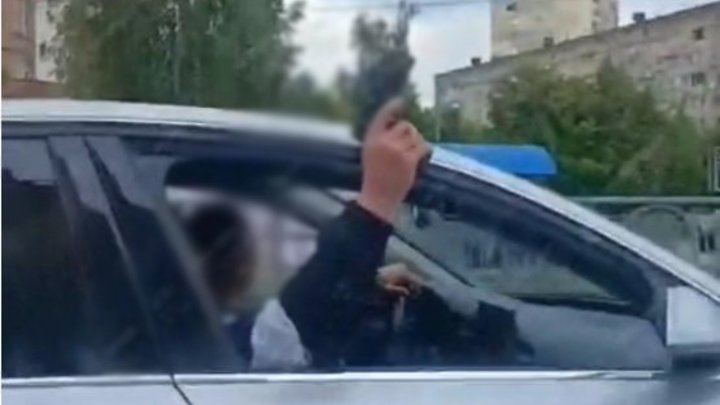 У Києві двоє чоловіків влаштували стрілянину під час їзди. Їх затримали — поліція