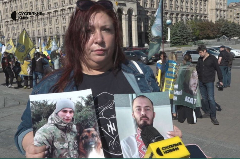 "Три роки пекла": у Києві відбулася хода в підтримку полонених захисників Маріуполя