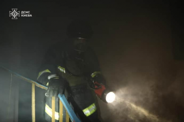 Рятувальники показали наслідки ворожої комбінованої атаки на Київ