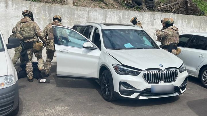 За 25 000$ допомагали втекти за кордон: у Києві постануть перед судом двоє підозрюваних