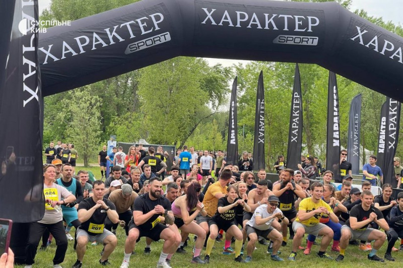 "Підтримка військових і єднання людей": у Києві відбувся благодійний забіг до Дня народження "Азову"