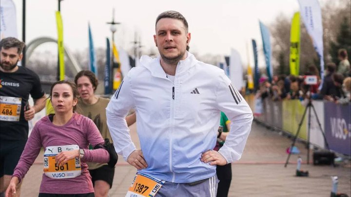 "Підтримка військових і єднання людей": у Києві відбувся благодійний забіг до Дня народження "Азову"