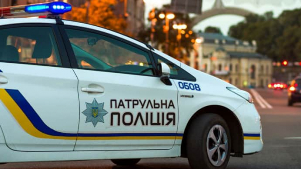 У центрі Києва зі стріляниною зупиняли машину порушника, який наїхав на патрульного