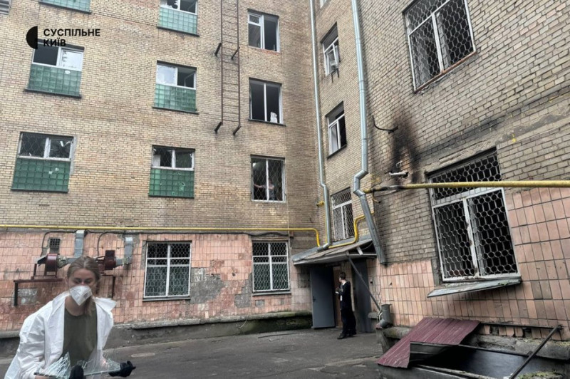 Атака Києва: уламки російського безпілотника пошкодили гуртожиток