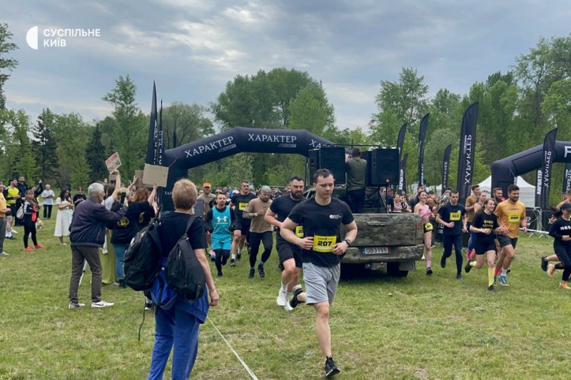 "Підтримка військових і єднання людей": у Києві відбувся благодійний забіг до Дня народження "Азову"