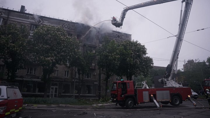 "У метро було три людини, хоча це поруч з будинком". Через атаку дронів в Києві загинула жінка з сином
