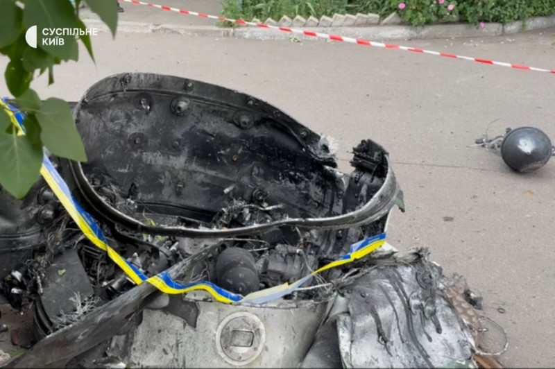 Згорілі квартири, вибиті вікна та пошкоджені авто: як мешканці Оболоні пережили ніч
