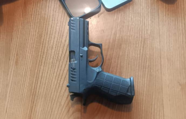 У Києві чоловіки під час їзди на авто відкрили вогонь з пістолета