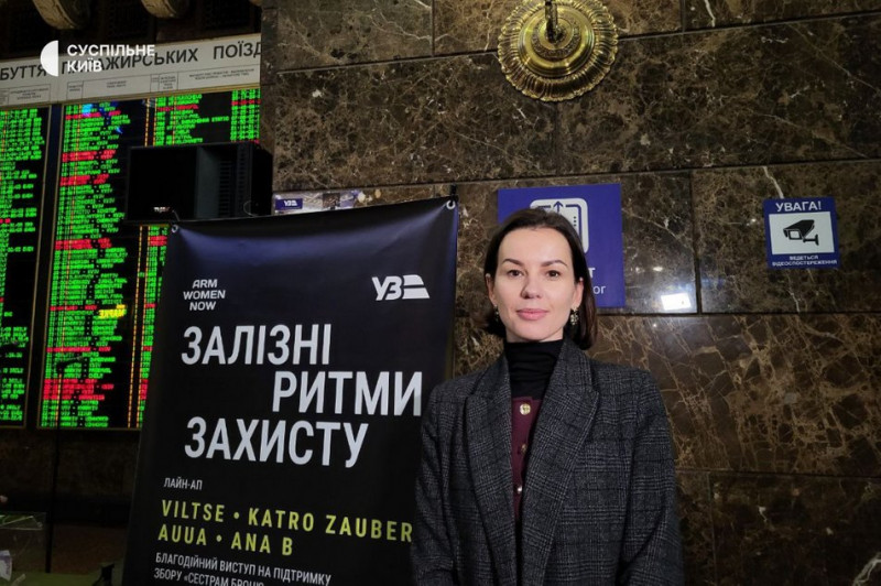 "Залізні ритми захисту": у Києві відбувся благодійний виступ діджейок, збирали донати на підтримку захисниць