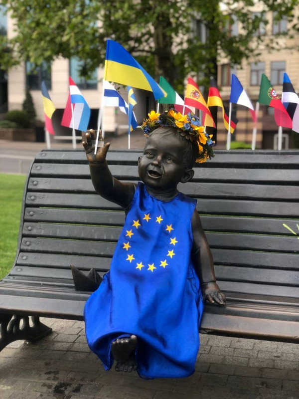 Малюків-засновників Києва до Дня Європи одягли у тематичне вбрання