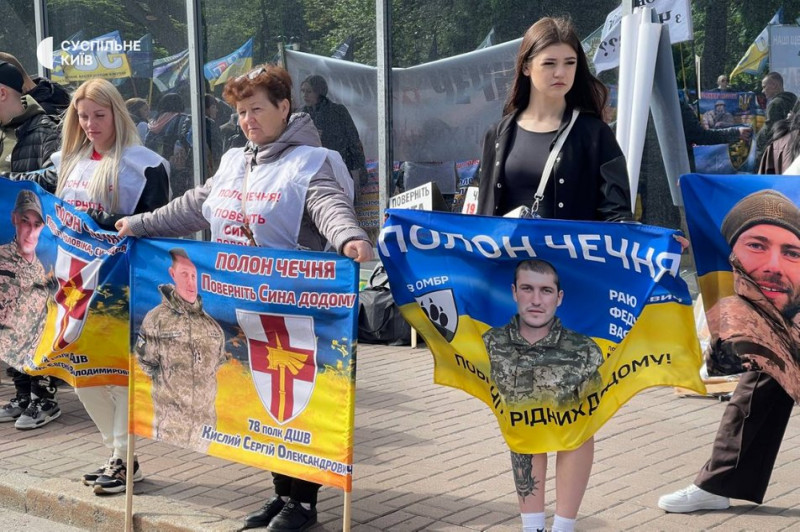 У Києві пройшла акція на підтримку військовополонених, яких утримують в Чечні