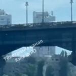 Состояние моста Патона вызывает тревогу: во время проезда техники осыпаются камни (видео)