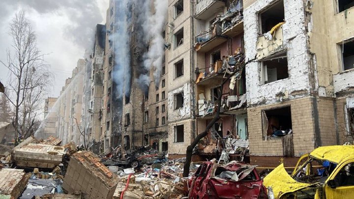 "Він у жахливому стані": на Солом'янці у Києві півтора року триває відновлення будинку, який зруйнувала російська ракета