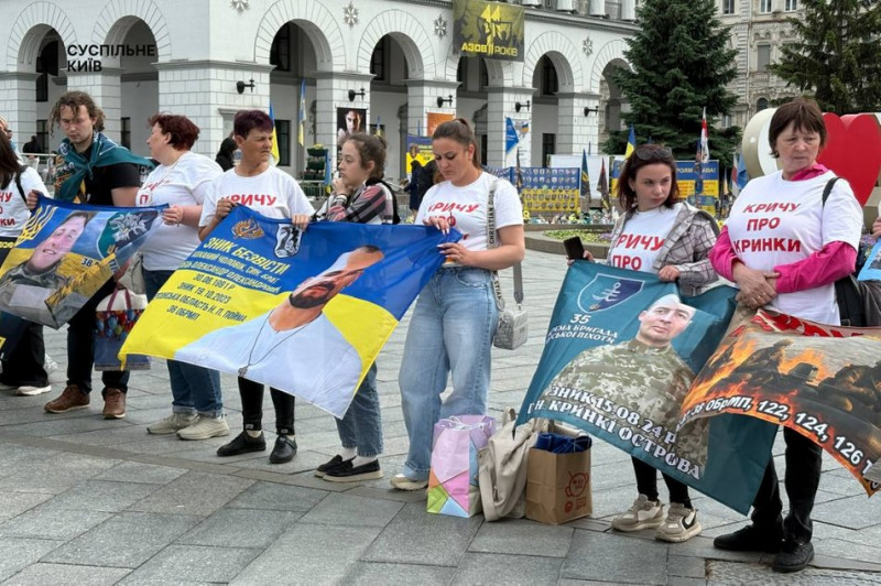 На Майдані Незалежності вшанували пам'ять загиблих морпіхів та провели акцію-нагадування про полонених