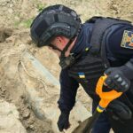 На Київщині сапери знайшли посеред поля бойову частину крилатої ракети