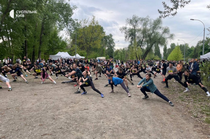 "Підтримка військових і єднання людей": у Києві відбувся благодійний забіг до Дня народження "Азову"
