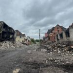"Ми з дружиною не встигли сюди переїхати": наслідки атаки по Мархалівці на Київщині, де пошкоджені десятки будинків