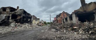 "Ми з дружиною не встигли сюди переїхати": наслідки атаки по Мархалівці на Київщині, де пошкоджені десятки будинків