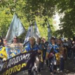"Три роки пекла": у Києві відбулася хода в підтримку полонених захисників Маріуполя