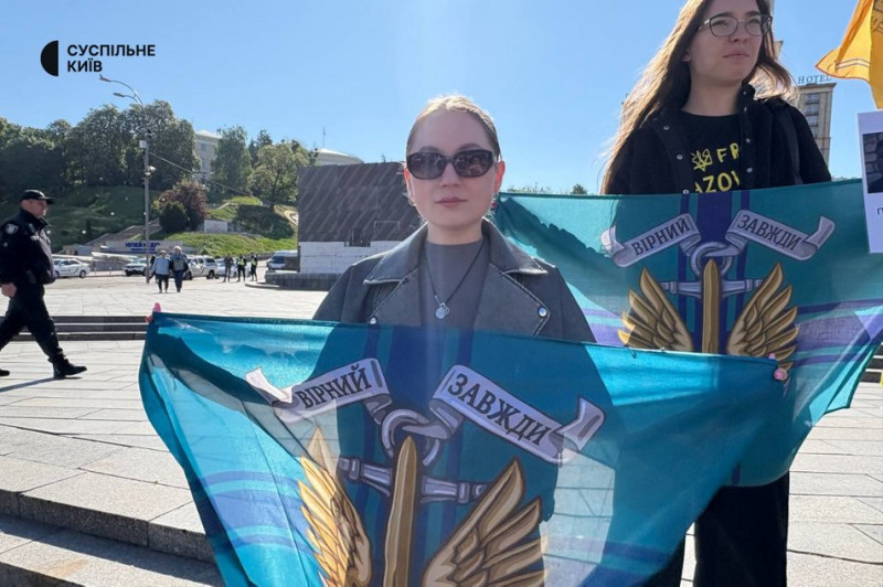 "Три роки пекла": у Києві відбулася хода в підтримку полонених захисників Маріуполя