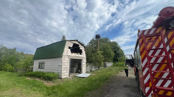 На Київщині пошкоджені приватні будинки в одному із районів: наслідки ранкової атаки дронів