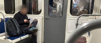 В Киеве пьяный парень разбил стекло в вагоне метро