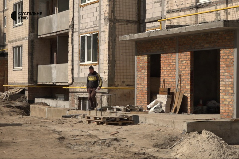 "Він у жахливому стані": на Солом'янці у Києві півтора року триває відновлення будинку, який зруйнувала російська ракета