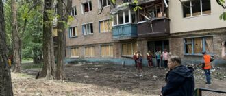 Масована російська атака на Київ: волонтери, комунальники та жителі Солом'янки ліквідовують наслідки