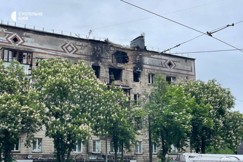 "У метро було три людини, хоча це поруч з будинком". Через атаку дронів в Києві загинула жінка з сином