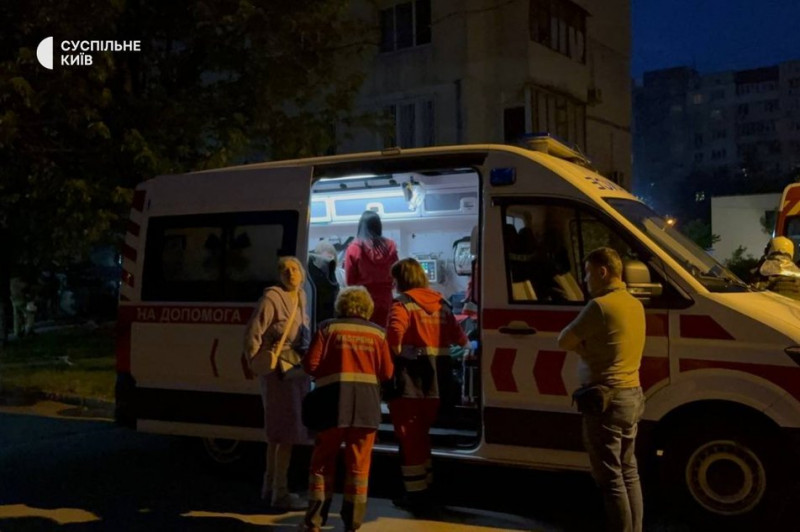 Нічна атака РФ на Київ: поранені люди, виникли пожежі у будинках