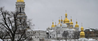 Передвигаются свободно: в Лавре до сих пор проживает более 100 монахов Московского патриархата