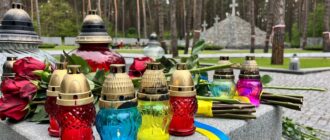 "Він просто зник, коли його забрали НКВДисти": у заповіднику "Биківнянські могили" вшанували жертв політичних репресій
