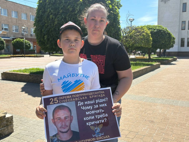 "Дітям потрібні батьки": у Броварах відбулася акція на підтримку полонених та безвісти зниклих воїнів