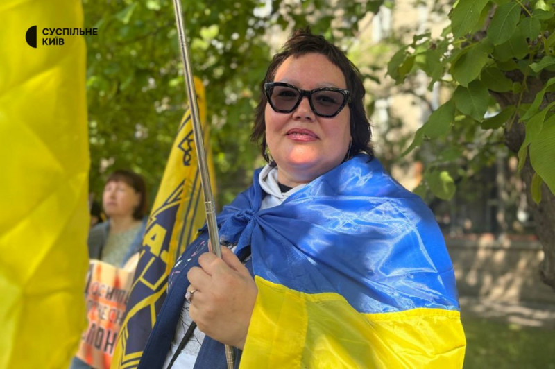 "Три роки пекла": у Києві відбулася хода в підтримку полонених захисників Маріуполя