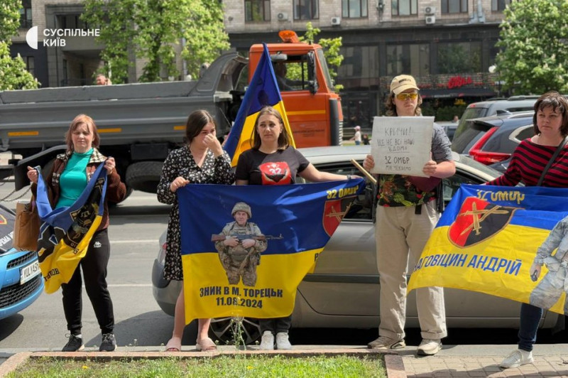 "Ці імена не мають забути": в центрі Києва пройшов автопробіг на підтримку зниклих безвісти та полонених із 32 ОМБр