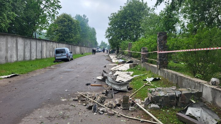 Атака Києва: уламки російського безпілотника пошкодили гуртожиток