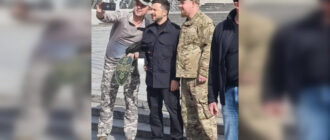 Делал селфи: Зеленский вышел в центр Киева и фотографировался с людьми, — соцсети (видео)