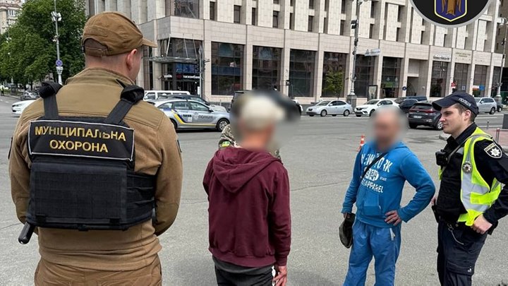 У Києві на Майдані Незалежності за день затримали трьох людей за хуліганство біля Алеї Героїв