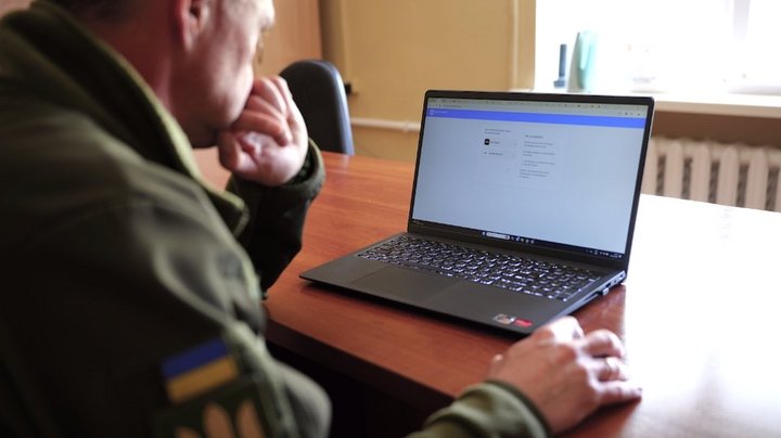Реабілітація військових: ветерани з ампутаціями вирушили із Києва до Греції для участі у вітрильній регаті