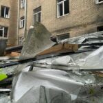 Атака Києва: уламки російського безпілотника пошкодили гуртожиток