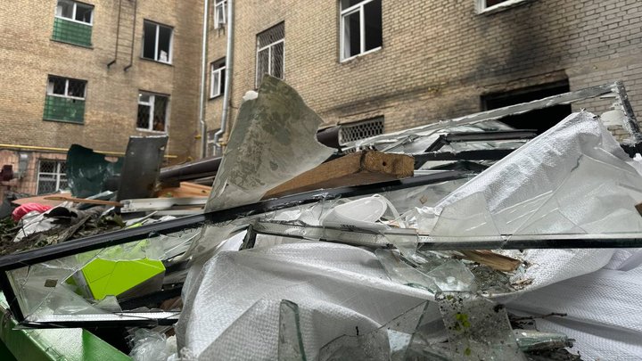 Атака Києва: уламки російського безпілотника пошкодили гуртожиток