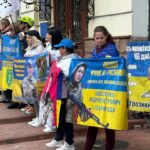 "Знайти та повернути кожного": родичі військовополонених, які утримуються в Чечні, зібралися на акцію у Києві