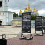 "Оглушлива тиша": у Києві відкрилася фотовиставка, присвячена військовополоненим